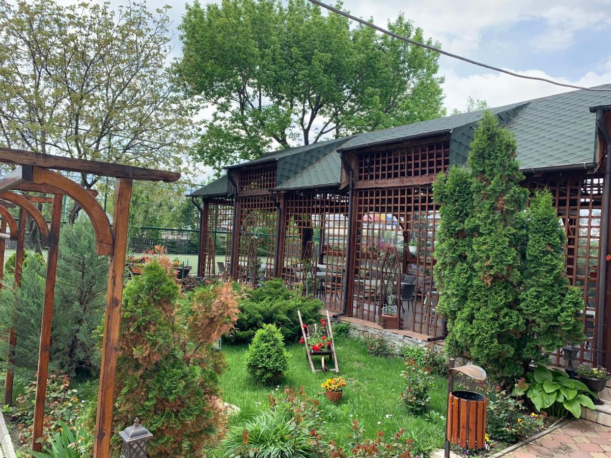 Pensiune Restaurant Rustic Rm Sarat Rimnicu Sarat Exteriér fotografie