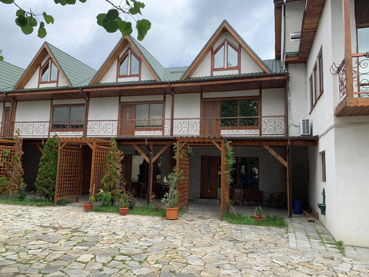 Pensiune Restaurant Rustic Rm Sarat Rimnicu Sarat Exteriér fotografie